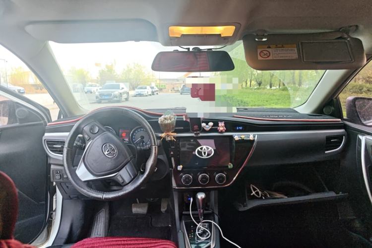 Used Toyota Corolla 2016 1.6L CVT GL-i Cool Edition Center Console