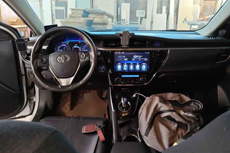 Used Toyota Corolla 2016 Dual-Engine 1.8L E-CVT Leading Edition Center Console