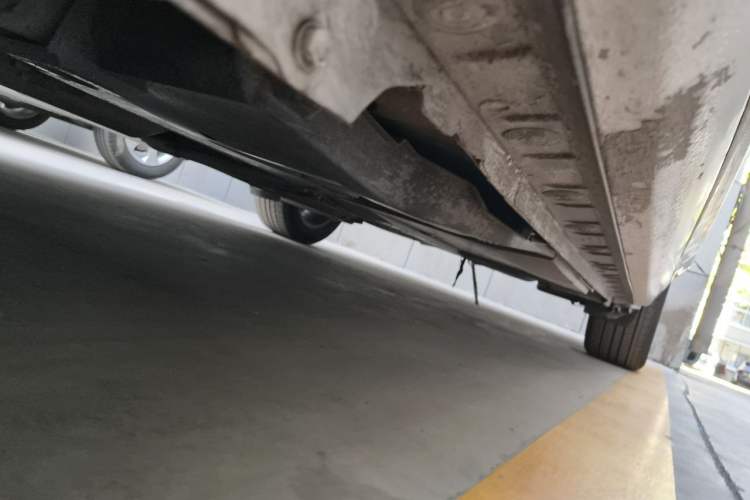 Used Toyota Corolla 2016 Dual-Engine 1.8L E-CVT Elite Edition Chassis Front Left