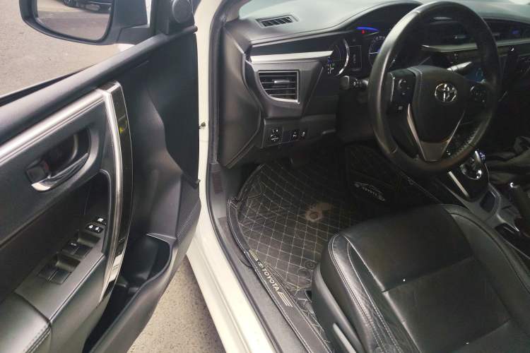 Used Toyota Corolla 2016 Dual-Engine 1.8L E-CVT Elite Edition Driver Seat