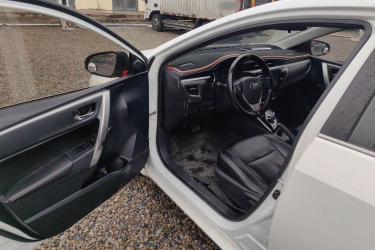 Used Toyota Corolla 2016 Dual-Engine 1.8L E-CVT Leading Edition Driver Seat