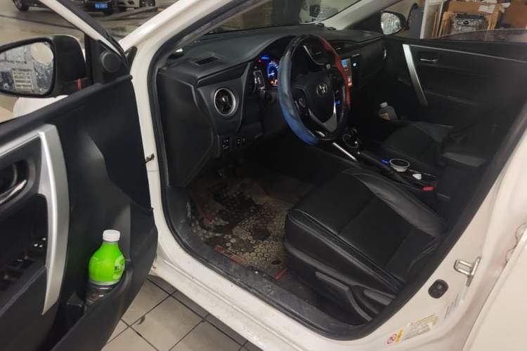 Used Toyota Corolla 2016 Dual-Engine 1.8L E-CVT Elite Edition Driver Seat