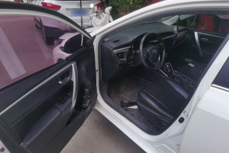 Used Toyota Corolla 2016 Dual-Engine 1.8L E-CVT Pioneer Edition Driver Seat
