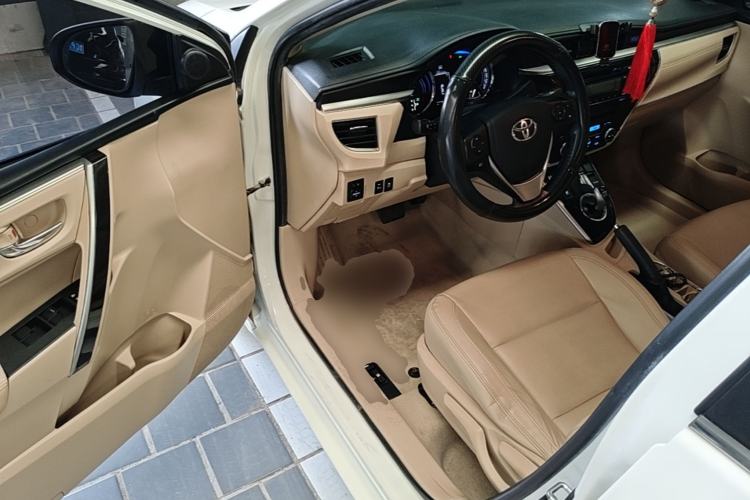 Used Toyota Corolla 2016 Dual-Engine 1.8L E-CVT Elite Edition Driver Seat