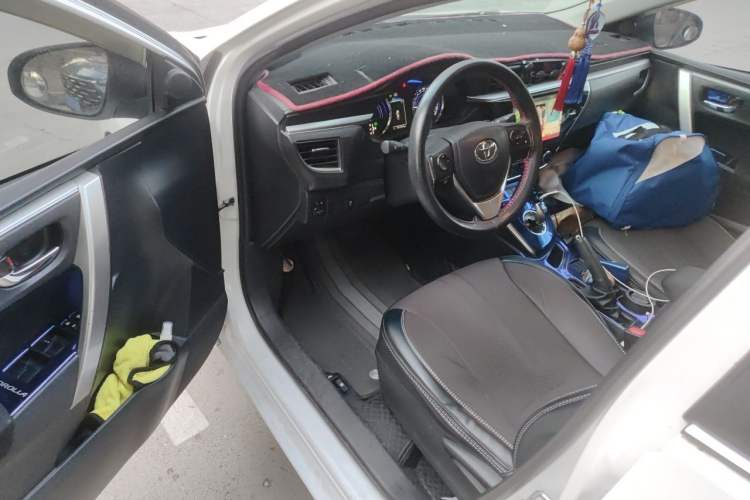 Used Toyota Corolla 2016 Dual-Engine 1.8L E-CVT Pioneer Edition Driver Seat