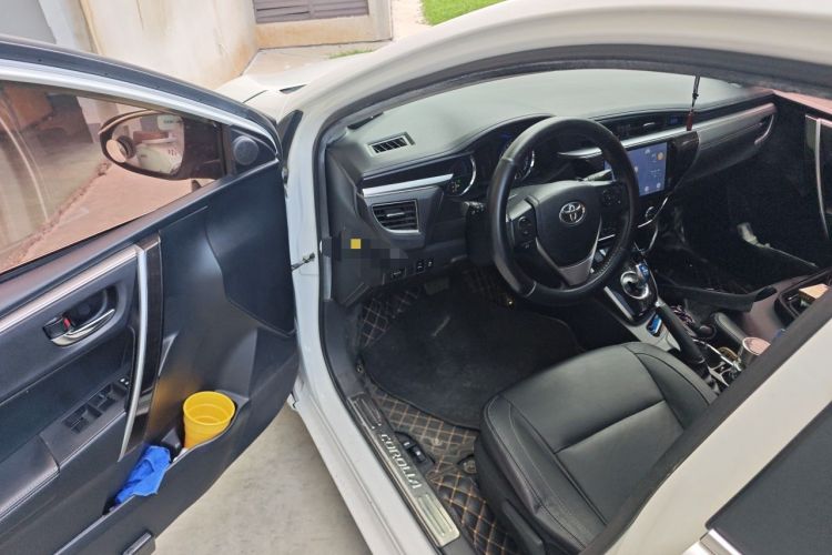 Used Toyota Corolla 2016 Dual-Engine 1.8L E-CVT Elite Edition Driver Seat