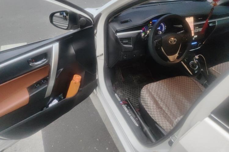 Used Toyota Corolla 2016 Dual-Engine 1.8L E-CVT Pioneer Edition Driver Seat
