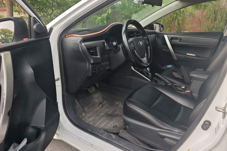 Used Toyota Corolla 2016 Dual-Engine 1.8L E-CVT Leading Edition Driver Seat