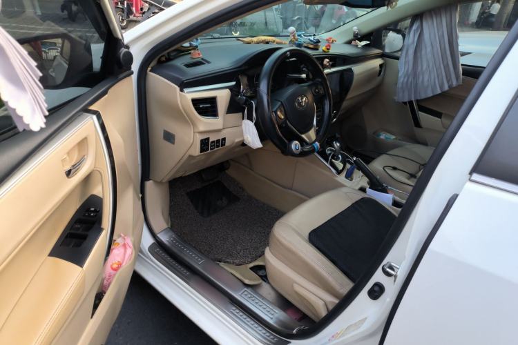 Used Toyota Corolla 2016 Dual-Engine 1.8L E-CVT Elite Edition Driver Seat