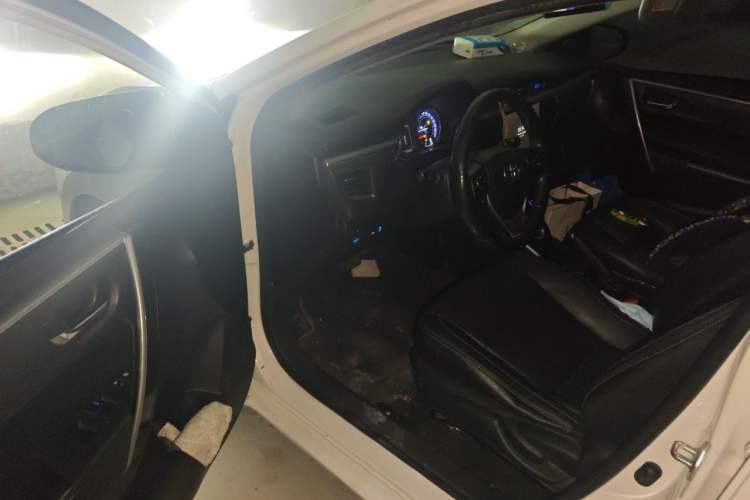 Used Toyota Corolla 2016 Dual-Engine 1.8L E-CVT Elite Edition Driver Seat