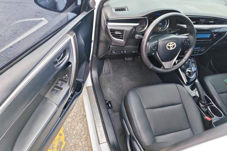 Used Toyota Corolla 2016 Dual-Engine 1.8L E-CVT Leading Edition Driver Seat