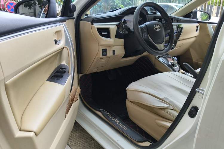 Used Toyota Corolla 2016 Dual-Engine 1.8L E-CVT Leading Edition Driver Seat