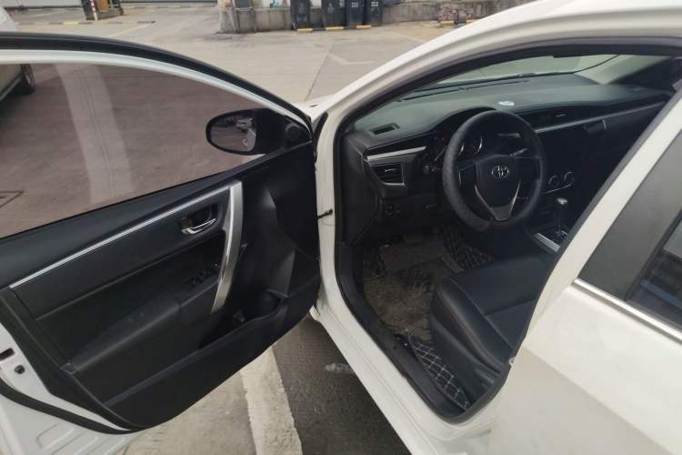 Used Toyota Corolla 2016 1.6L CVT GL-i Cool Edition Driver Seat