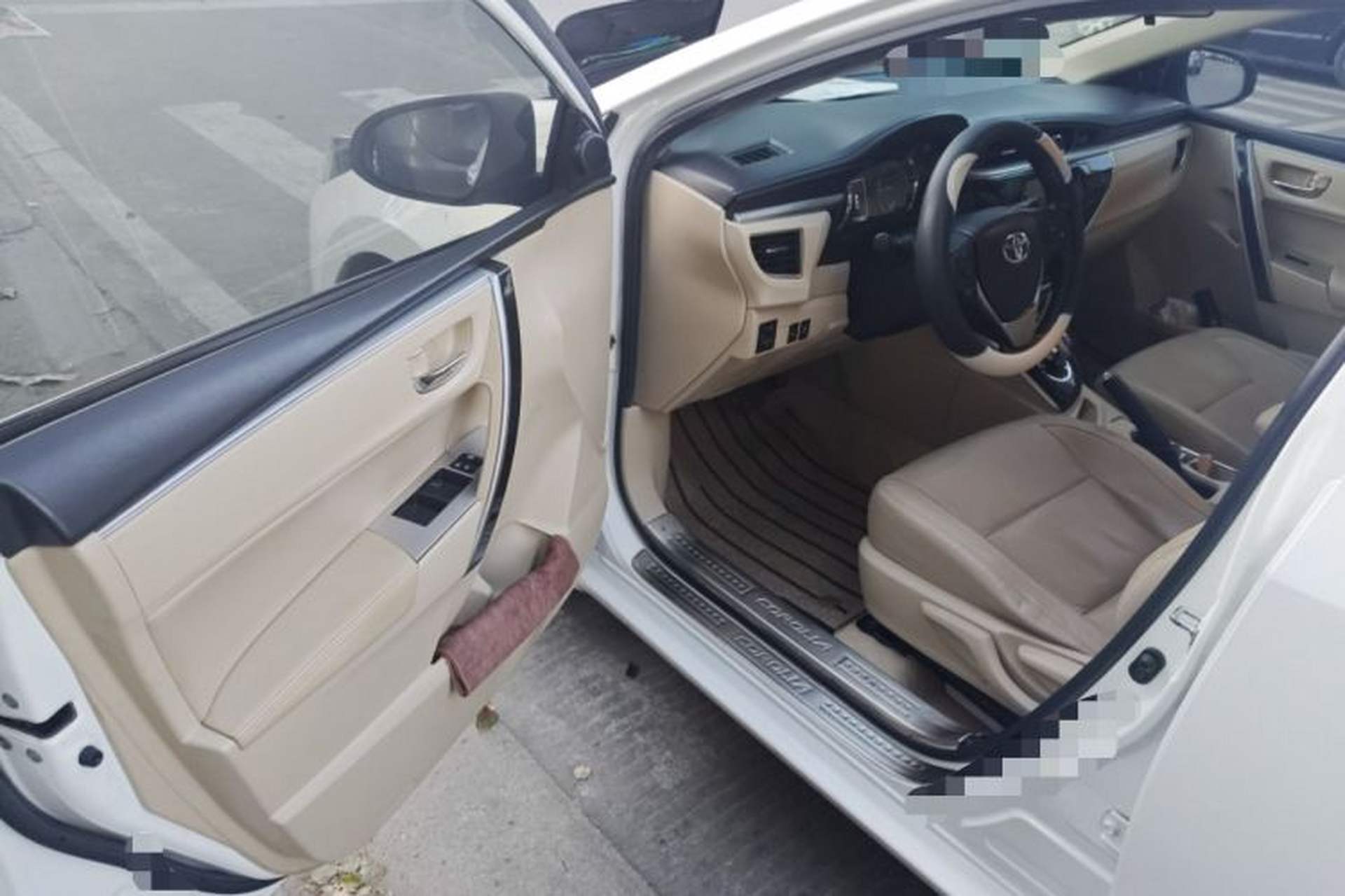Used Toyota Corolla 2016 Dual-Engine 1.8L E-CVT Elite Edition Driver Seat