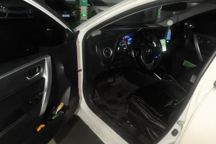Used Toyota Corolla 2016 Dual-Engine 1.8L E-CVT Elite Edition Driver Seat