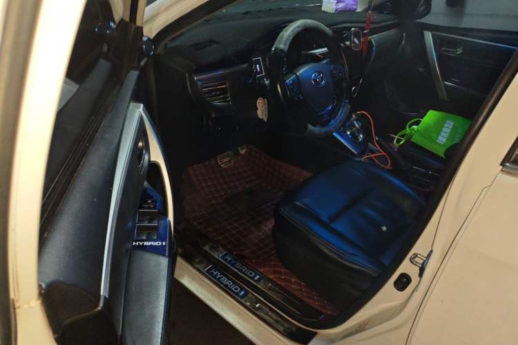 Used Toyota Corolla 2016 Dual-Engine 1.8L E-CVT Pioneer Edition Driver Seat