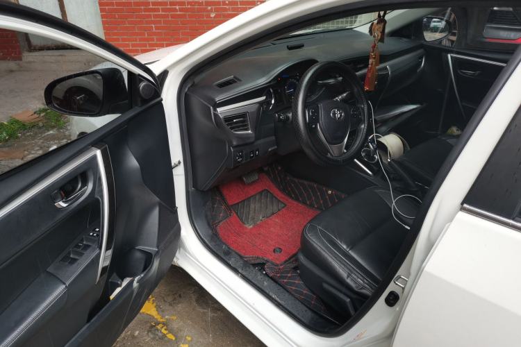 Used Toyota Corolla 2016 Dual-Engine 1.8L E-CVT Elite Edition Driver Seat