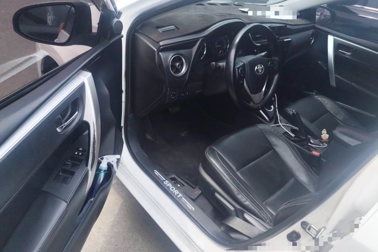 Used Toyota Corolla 2016 Dual-Engine 1.8L E-CVT Elite Edition Driver Seat