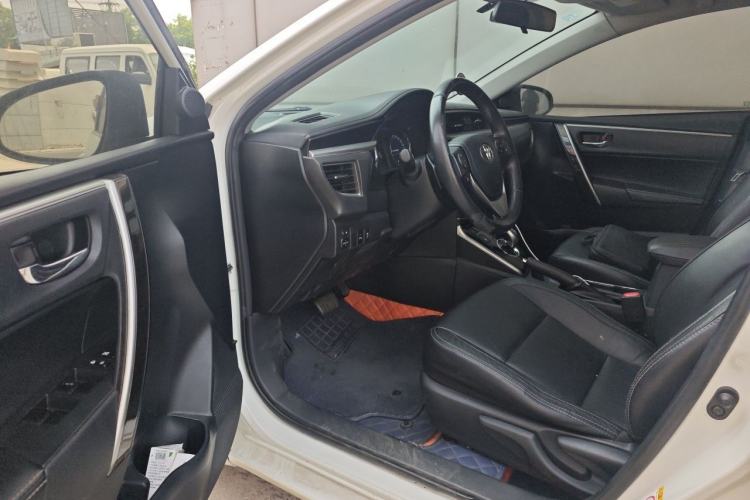 Used Toyota Corolla 2016 Dual-Engine 1.8L E-CVT Elite Edition Driver Seat
