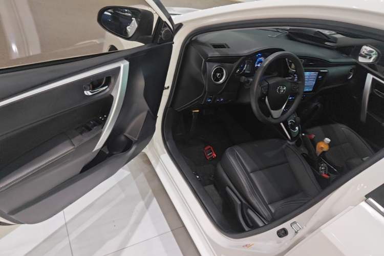 Used Toyota Corolla 2016 Dual-Engine 1.8L E-CVT Elite Edition Driver Seat