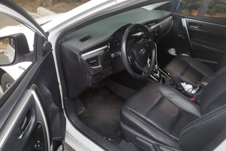 Used Toyota Corolla 2016 Dual-Engine 1.8L E-CVT Elite Edition Driver Seat