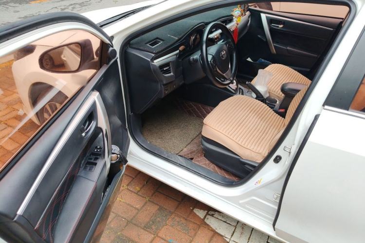 Used Toyota Corolla 2016 Dual-Engine 1.8L E-CVT Luxury Edition Driver Seat