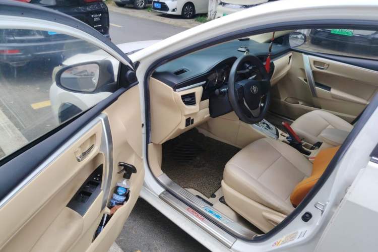 Used Toyota Corolla 2016 1.6L CVT GL-i Cool Edition Driver Seat