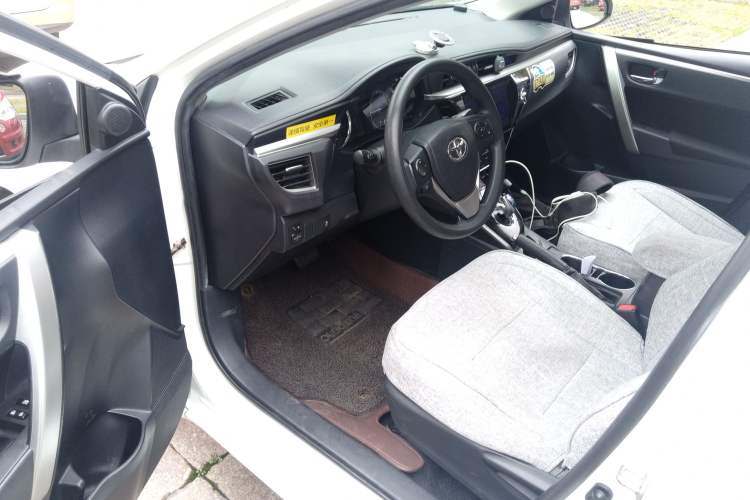 Used Toyota Corolla 2016 Dual-Engine 1.8L E-CVT Pioneer Edition Driver Seat