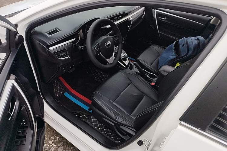 Used Toyota Corolla 2016 Dual-Engine 1.8L E-CVT Elite Edition Driver Seat