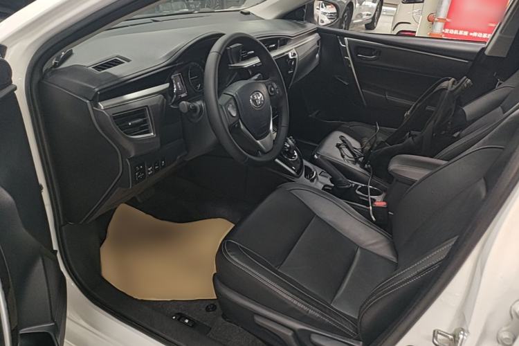 Used Toyota Corolla 2016 Dual-Engine 1.8L E-CVT Elite Edition Driver Seat