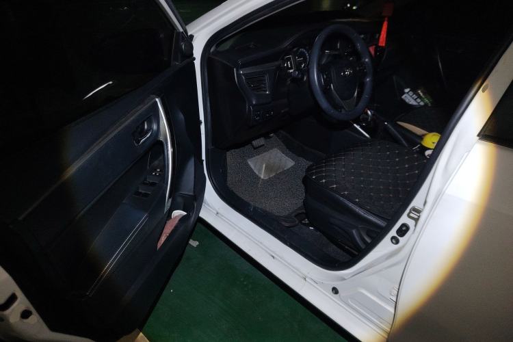 Used Toyota Corolla 2016 Dual-Engine 1.8L E-CVT Elite Edition Driver Seat