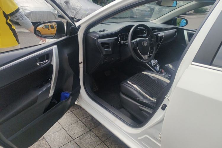Used Toyota Corolla 2016 Dual-Engine 1.8L E-CVT Leading Edition Driver Seat