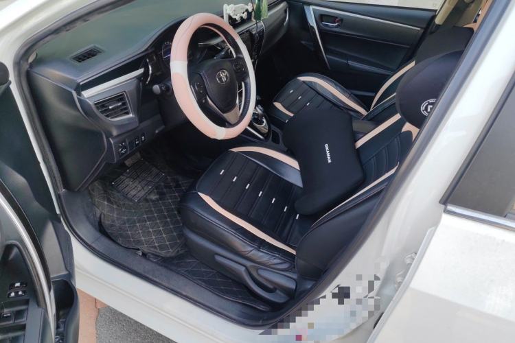 Used Toyota Corolla 2016 Dual-Engine 1.8L E-CVT Elite Edition Driver Seat