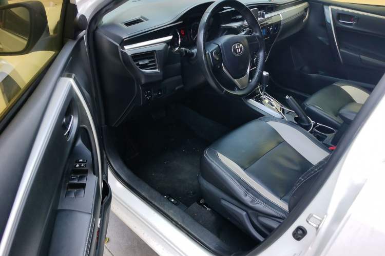 Used Toyota Corolla 2016 1.6L CVT GL-i Cool Edition Driver Seat