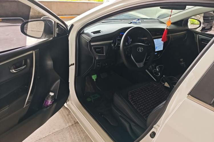 Used Toyota Corolla 2016 Dual-Engine 1.8L E-CVT Elite Edition Driver Seat