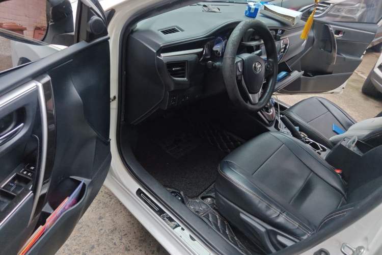 Used Toyota Corolla 2016 Dual-Engine 1.8L E-CVT Elite Edition Driver Seat