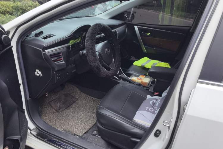 Used Toyota Corolla 2016 Dual-Engine 1.8L E-CVT Pioneer Edition Driver Seat