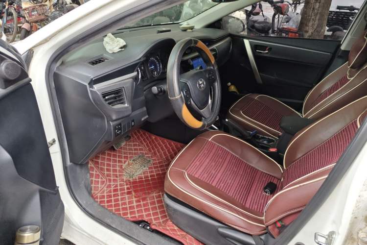 Used Toyota Corolla 2016 Dual-Engine 1.8L E-CVT Leading Edition Driver Seat