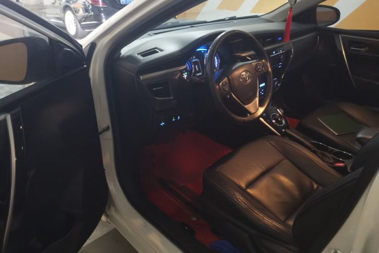 Used Toyota Corolla 2016 Dual-Engine 1.8L E-CVT Elite Edition Driver Seat