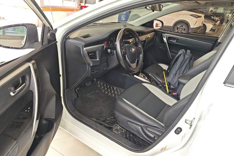 Used Toyota Corolla 2016 1.6L CVT GL-i Cool Edition Driver Seat