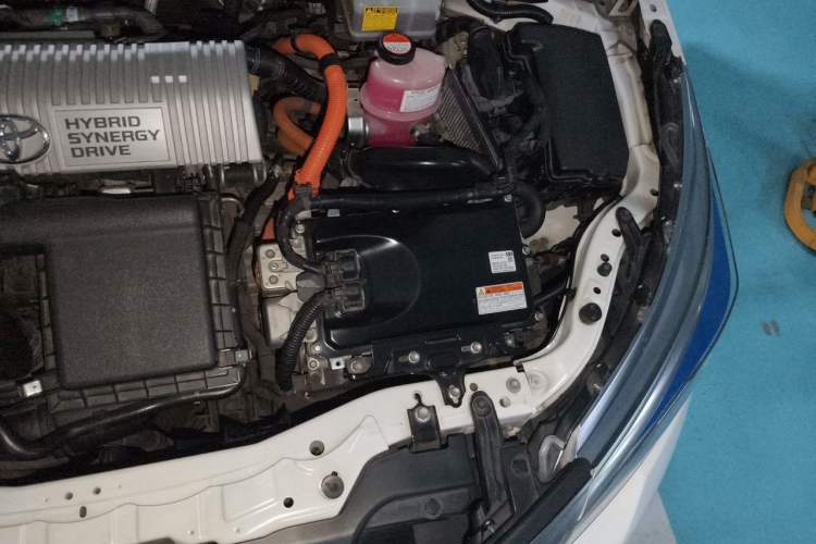 Used Toyota Corolla 2016 Dual-Engine 1.8L E-CVT Elite Edition Engine Bay Left
