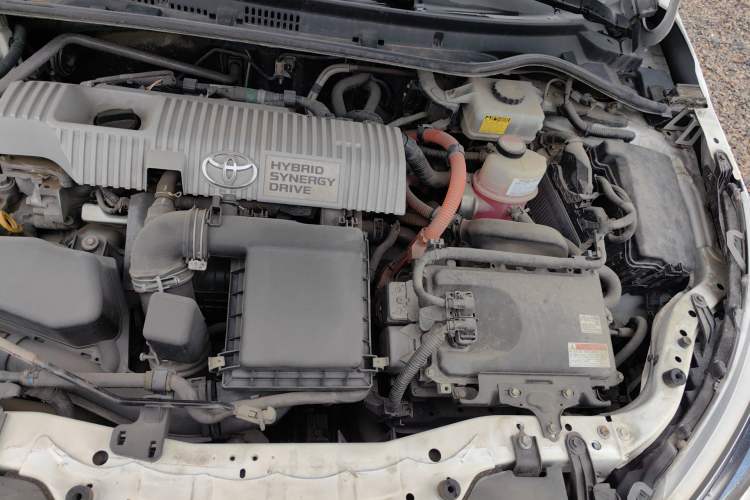 Used Toyota Corolla 2016 Dual-Engine 1.8L E-CVT Leading Edition Engine Bay Left