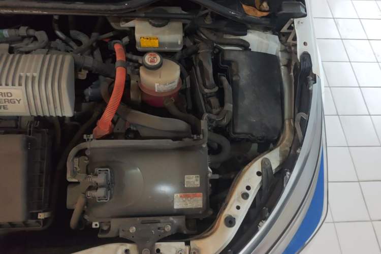 Used Toyota Corolla 2016 Dual-Engine 1.8L E-CVT Elite Edition Engine Bay Left