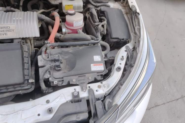 Used Toyota Corolla 2016 Dual-Engine 1.8L E-CVT Pioneer Edition Engine Bay Left
