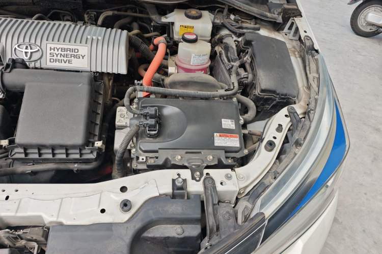 Used Toyota Corolla 2016 Dual-Engine 1.8L E-CVT Elite Edition Engine Bay Left