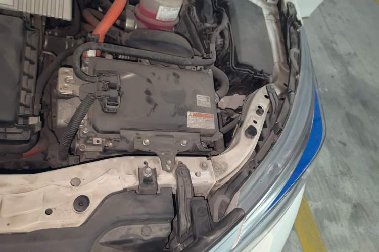 Used Toyota Corolla 2016 Dual-Engine 1.8L E-CVT Elite Edition Engine Bay Left