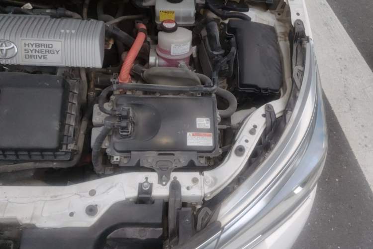 Used Toyota Corolla 2016 Dual-Engine 1.8L E-CVT Pioneer Edition Engine Bay Left