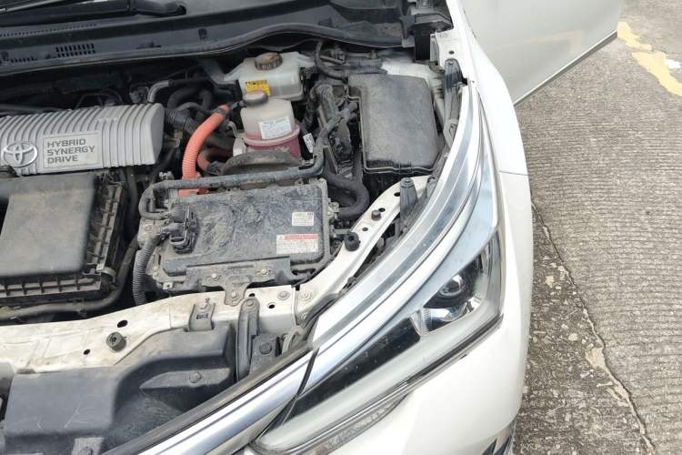 Used Toyota Corolla 2016 Dual-Engine 1.8L E-CVT Elite Edition Engine Bay Left