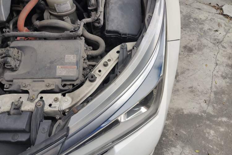 Used Toyota Corolla 2016 Dual-Engine 1.8L E-CVT Elite Edition Engine Bay Left