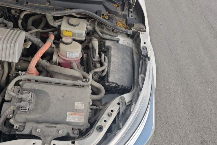 Used Toyota Corolla 2016 Dual-Engine 1.8L E-CVT Leading Edition Engine Bay Left